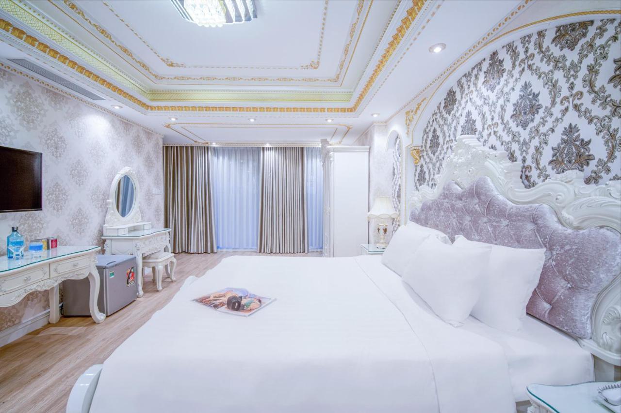 Royal Beach Hotel By Thg Дананг Экстерьер фото